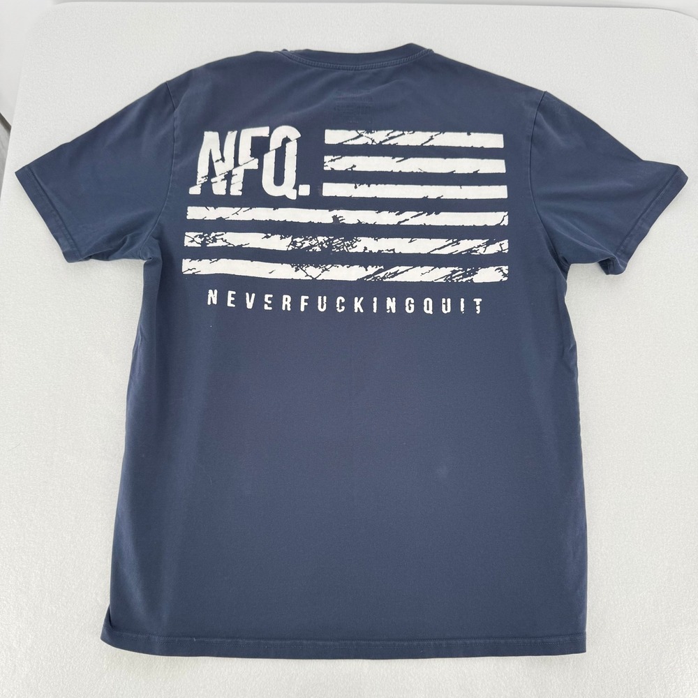 NFQ Never F*kn Quit T-Shirt Mens Medium Blue Graphic Flag Premium Athletic